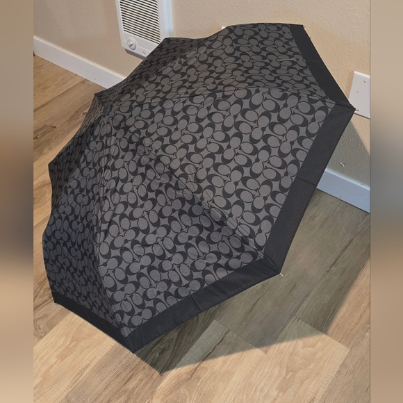 Coach NWT Sig Umbrella - Picture 1 of 8